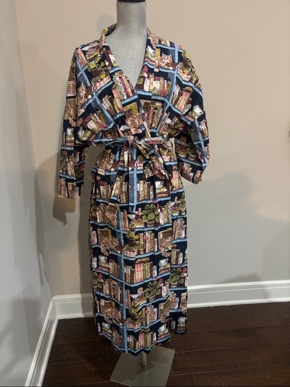 Printfresh "Secret Library" Reading Robe size L /  XL